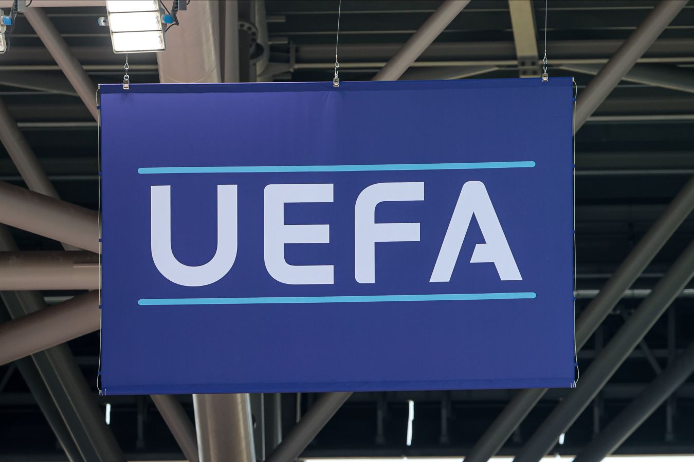 UEFA explicou que não concederá um pênalti na Eurocopa para uma jogada de mão como a de Cucurella