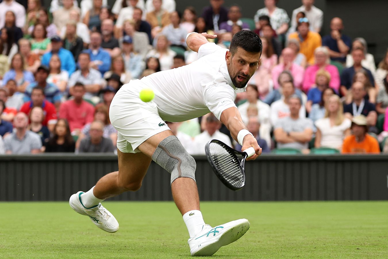 Novak Djokovic começa Wimbledon com uma vitória retumbante