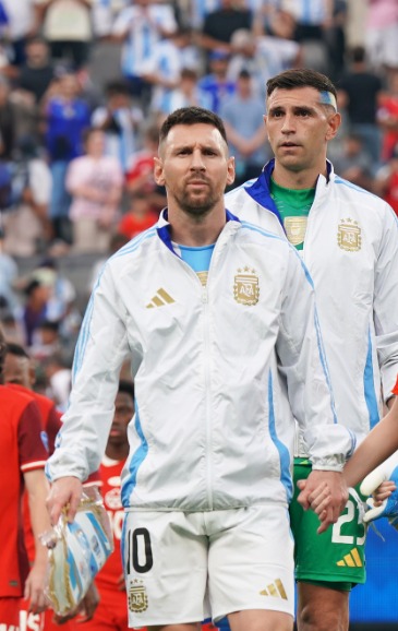 Messi quer presentear o amigo Di María com mais um caneco
