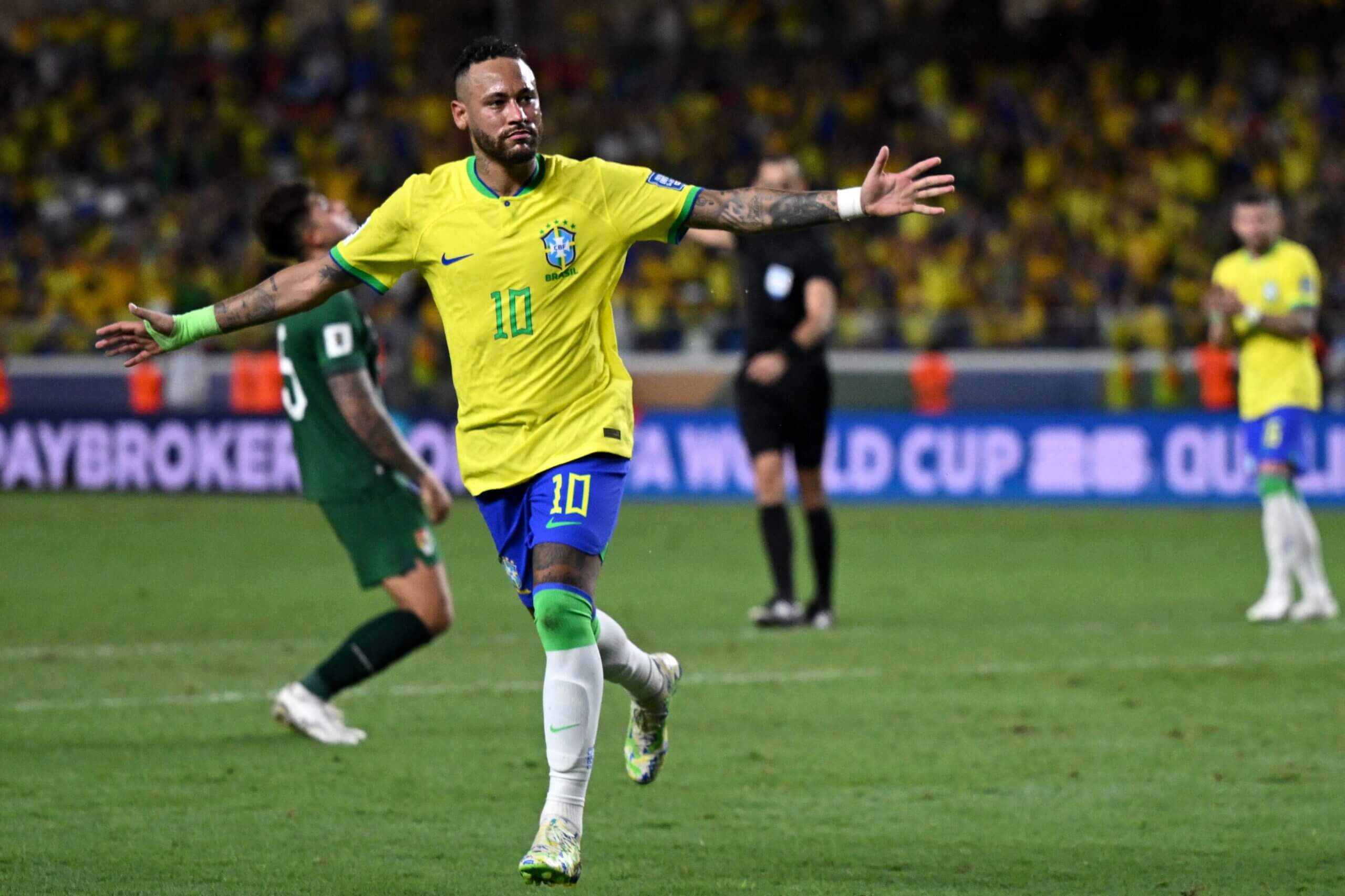 Neymar visita seleção Brasileira em Los Angeles