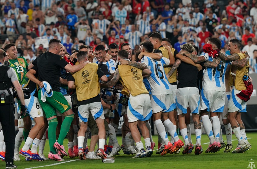 Festa dos jogadores argentinos após a vitória na semifinal