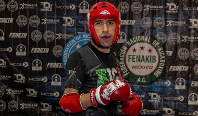 El mexicano Héctor Solorio lo da todo por el Mundial de Kickboxing