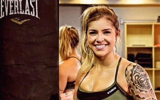 Bruna Ellen is a striking beauty of Bellator with powerful fists