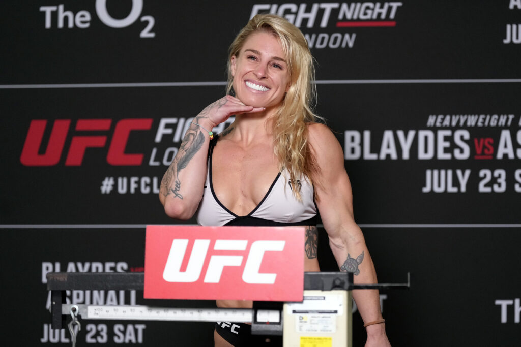 Followers Admire New Photo of UFC Fighter Goldy in Bikini