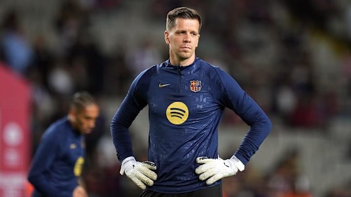 Szczesny Caught Smoking in Locker Room After Barcelona’s Victory Over Real Madrid