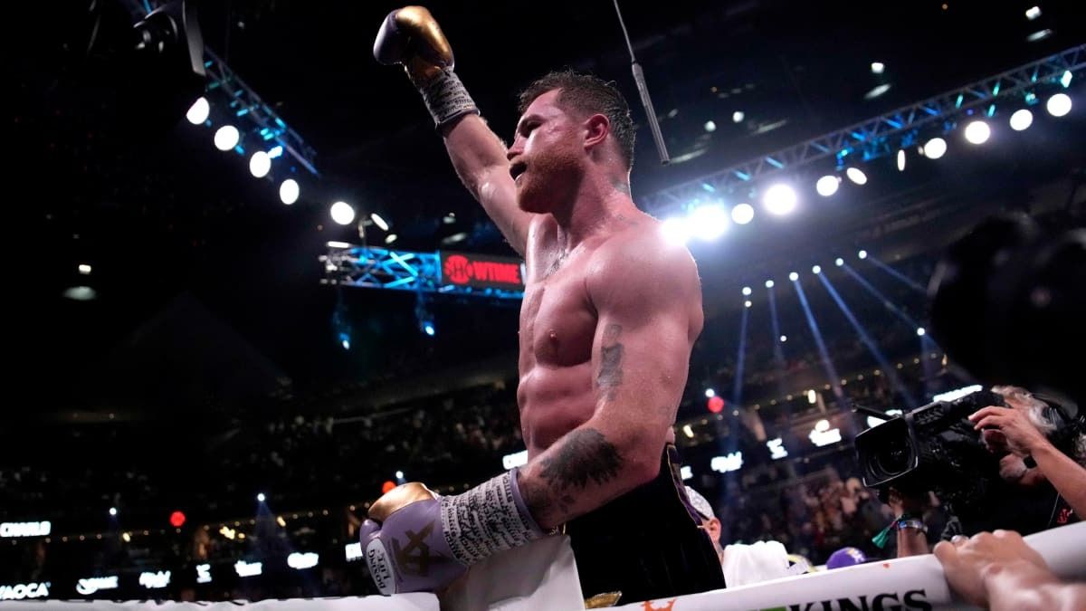 Canelo Alvarez Open To Fight With David Benavidez For Right Price