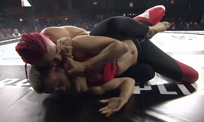 Gillian Robertson defeats Rose Namajunas in a grappling bout